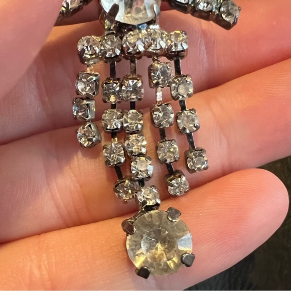 Vintage Unmarked Rhinestone Silver Tone Brooch - Picture 10 of 11
